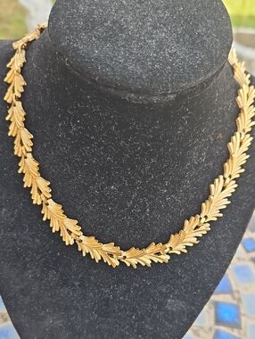 Vintage Trifari Gold Matte Leaf Hook Necklace